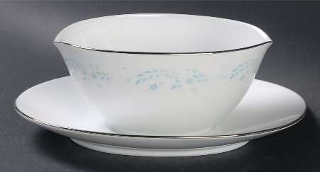 Rondeau Gravy Boat with Attached Underplate
