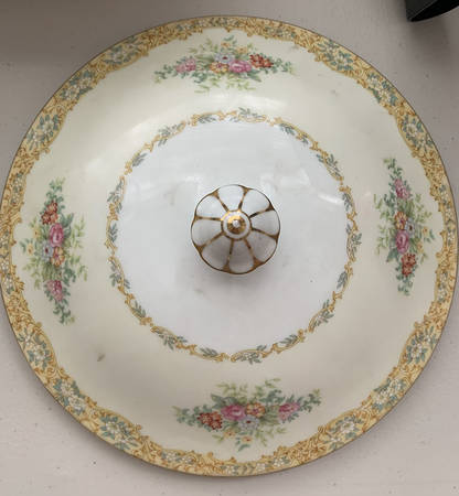 Rosanne Lid for Round Vegetable