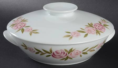 Roseate 1.5 Qt Round Covered Casserole