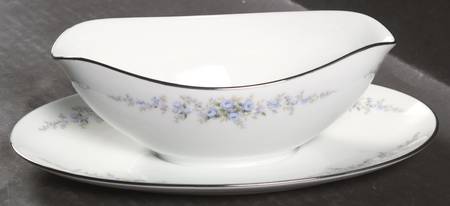 Roseberry Gravy Boat with Attached Underplate