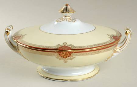 Roseolyn Round Covered Vegetable