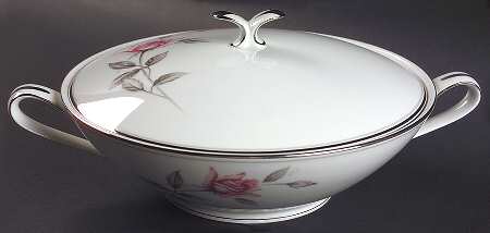 Rosemarie Round Covered Vegetable