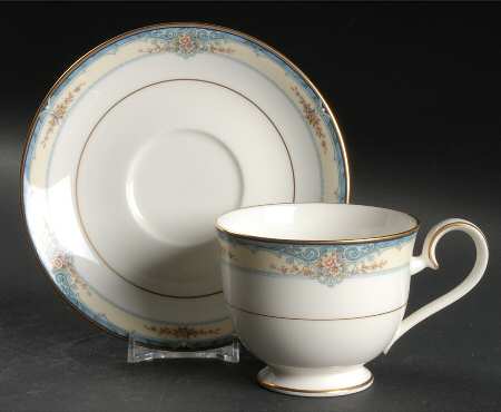 Rosslyn Footed Cup & Saucer Set