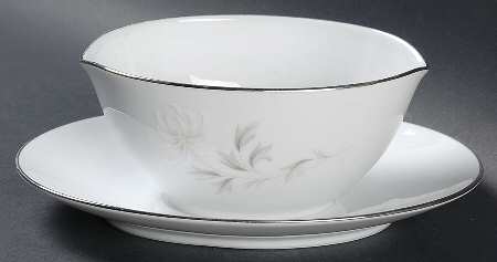 Rowena Gravy Boat with Attached Underplate