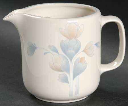 Roxy Large Gravy Boat/Pitcher