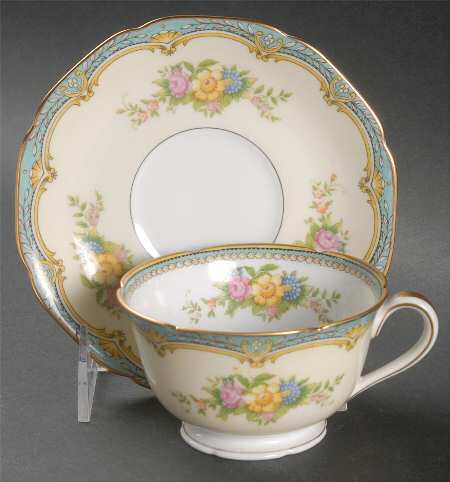 Rutland Footed Cup & Saucer Set