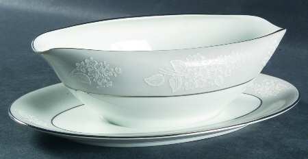 Sabrina Gravy Boat with Attached Underplate