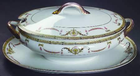 The Sahara Sauce Boat with Attached Underplate & Lid