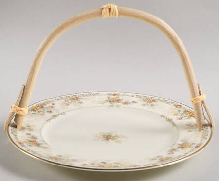 Salisbury 5 3/8"-5 5/8" Bamboo Handled Serving Plate  HC