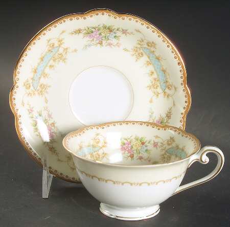 Salvador Footed Cup & Saucer Set