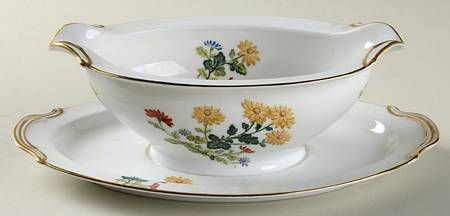Sandra Gravy Boat with Attached Underplate