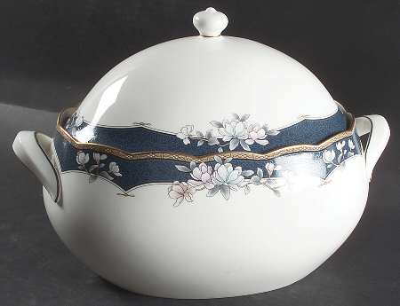Sandhurst Oval Tureen & Lid