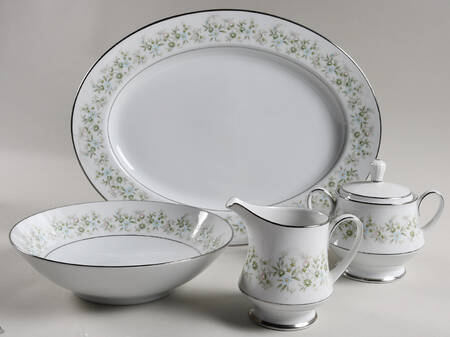 Savannah (Rim, Platinum) 5 Piece Hostess Set