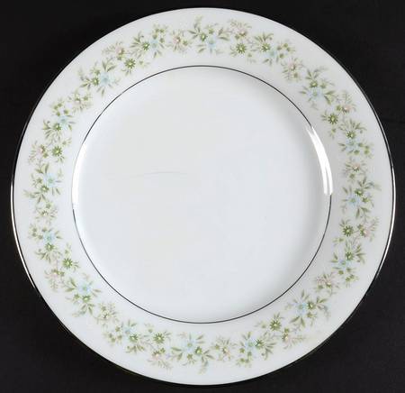 Savannah (Rim, Platinum) Luncheon Plate