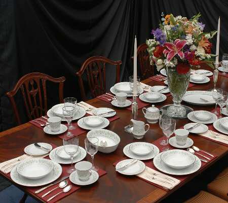 Savannah (Rim, Platinum) 61 Piece Estate Set