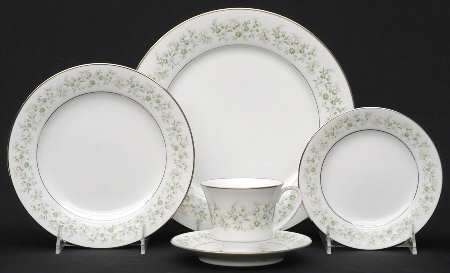 Savannah (Rim, Platinum) 40 Piece Estate Set