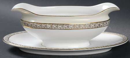 Savannah (Rim, Gold) Gravy Boat with Attached Underplate