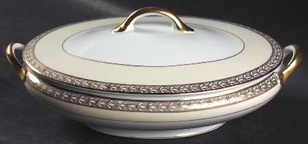 Savannah (Rim, Gold) Oval Covered Vegetable