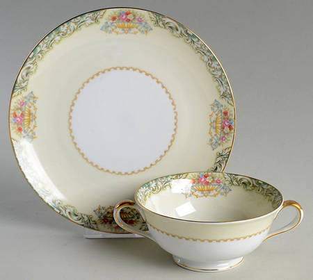 Savoia Footed Cream Soup Bowl & Saucer Set