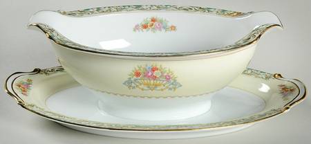 Savoia Gravy Boat with Attached Underplate
