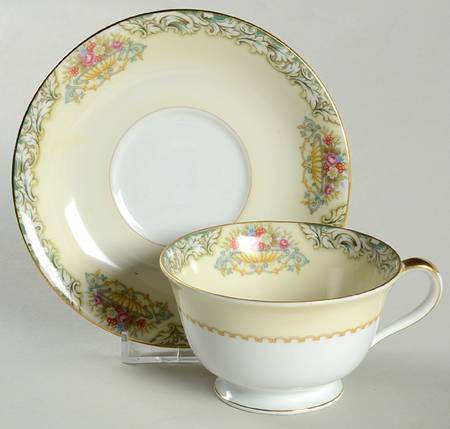 Savoia Footed Cup & Saucer Set