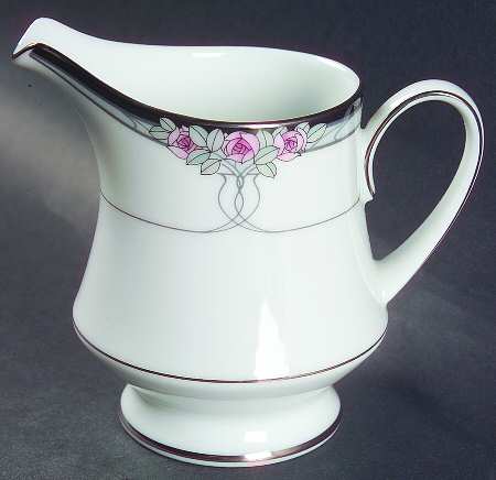 Seance Creamer