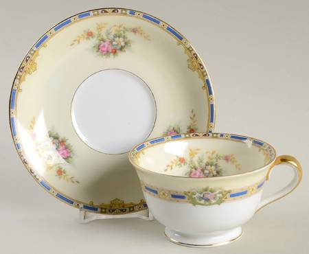 Sedalia Footed Cup & Saucer Set