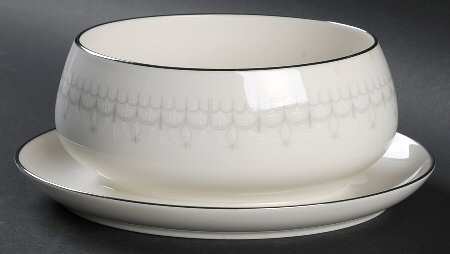 Selene Gravy Boat with Attached Underplate