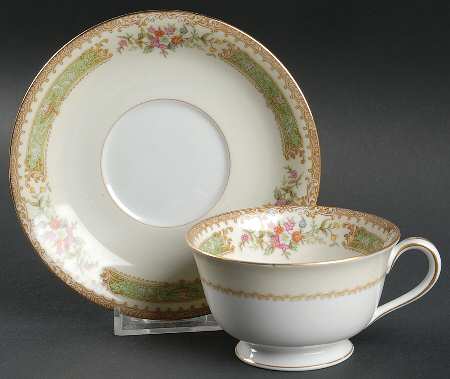 Senta Footed Cup & Saucer Set