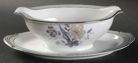 Shasta Gravy Boat with Attached Underplate