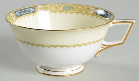 Shelton Footed Cup