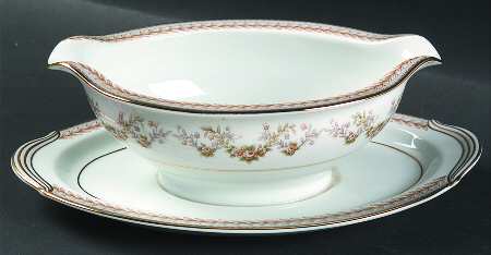 Shelburne Gravy Boat with Attached Underplate