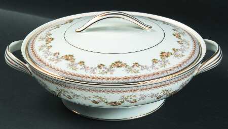 Shelburne Round Covered Vegetable