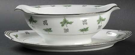 Shelley Gravy Boat with Attached Underplate