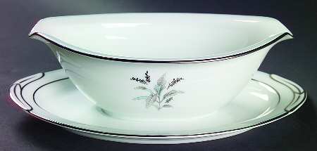 Shirley Gravy Boat with Attached Underplate