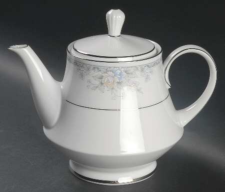 Silk Garland Teapot & Lid