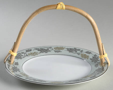 Silvine 5 3/8"-5 5/8" Bamboo Handled Serving Plate  HC