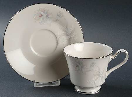 Snow Field Footed Cup & Saucer Set