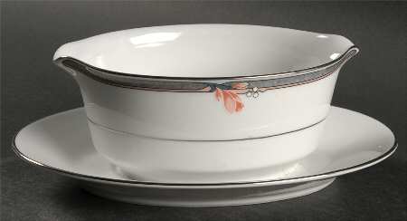 Snow Petal Gravy Boat with Attached Underplate