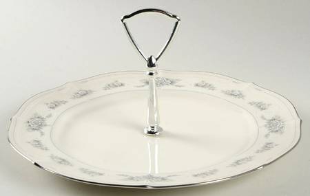 Southern Lace Round Serving Plate with Handle (DP)