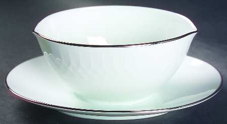 Sonoma Gravy Boat with Attached Underplate