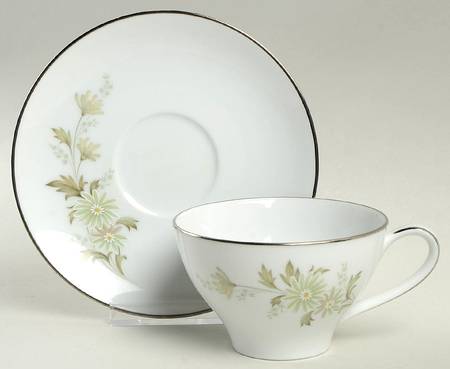 Soroya Flat Cup & Saucer Set