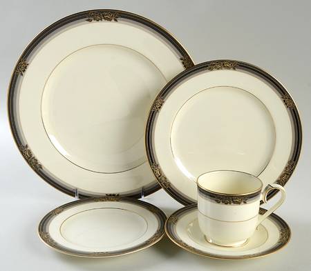 Spell Binder 5 Piece Place Setting by Noritake