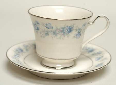 Splendor Footed Cup & Saucer Set