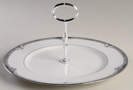 Squirewood Round Serving Plate with Handle (DP)