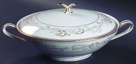 Stanwyck Round Covered Vegetable