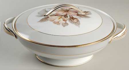 Stanwood Round Covered Vegetable