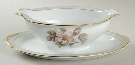 Stanwood Gravy Boat with Attached Underplate