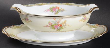 Stanwyck Gravy Boat with Attached Underplate