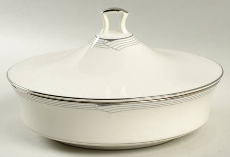 Sterling Cove Round Covered Vegetable